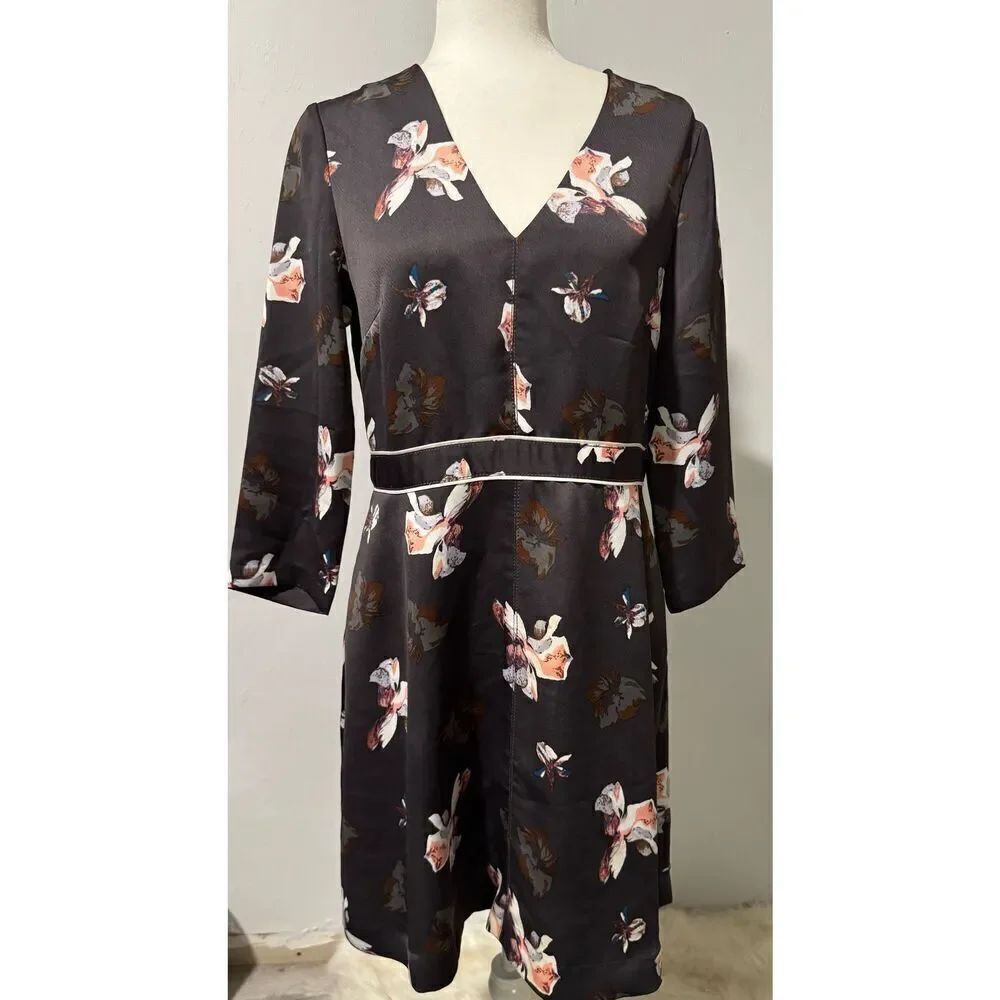 Banana Republic floral v neck fit flare gray pink floral print 6
